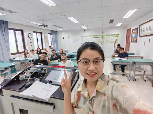张敏老师和留学生们
