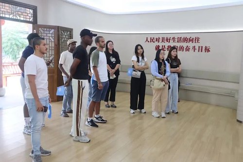 打卡义乌李祖村、国际商贸城开展“感知中国”社会实践2
